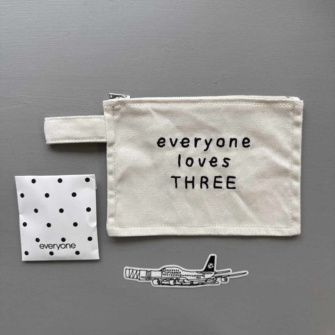 【新品】everyone loves THREE keychain porch