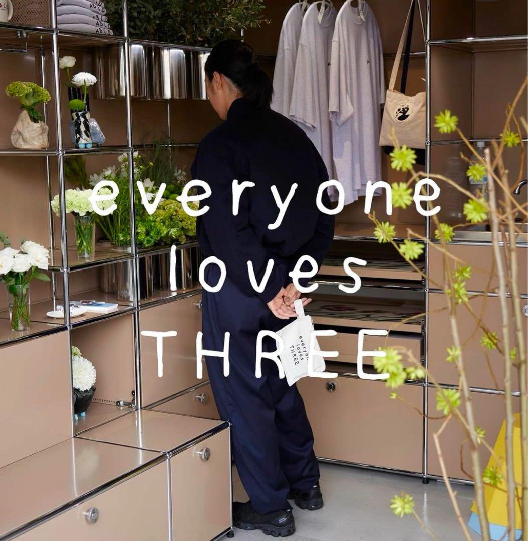【新品】everyone loves THREE keychain porch