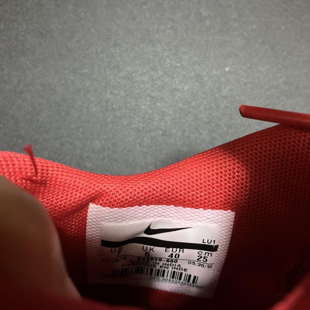 Nike レッド ハイカット シューズ