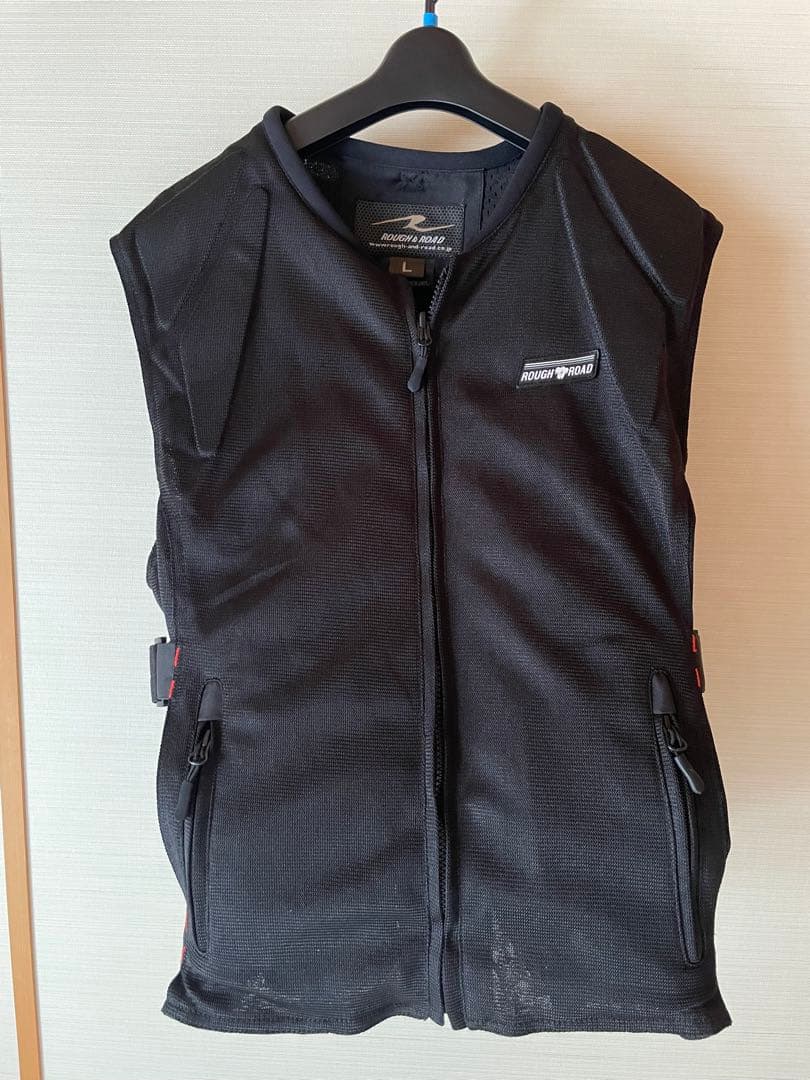 ROCKY ROAD ブラックベスト　値下げ