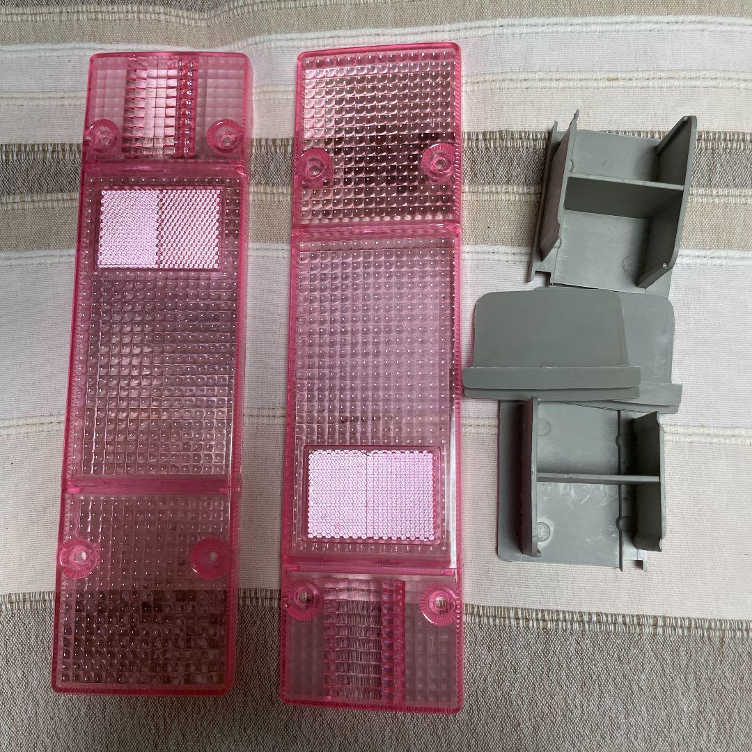 三菱キャンター　テールレンズ