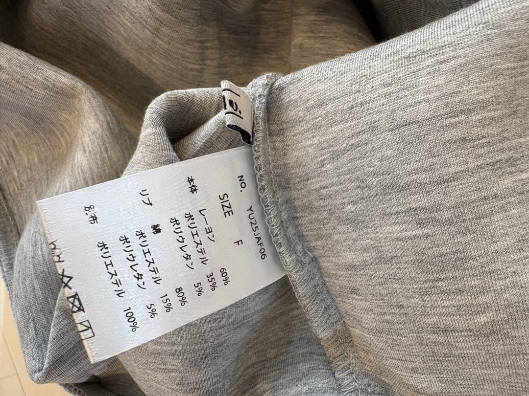 olu. オルドット フリルレイヤードダンボールスエット ワンピース olu. オルドット フリルレイヤードダンボールスエット ワンピース