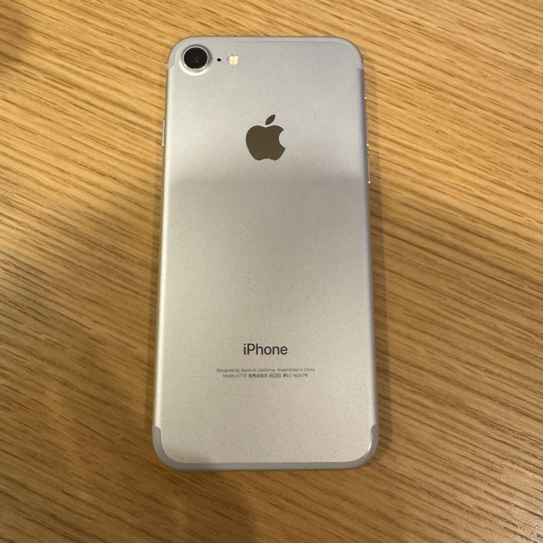 iPhone7 32GB シルバー MNCF2J/A - メルカリ