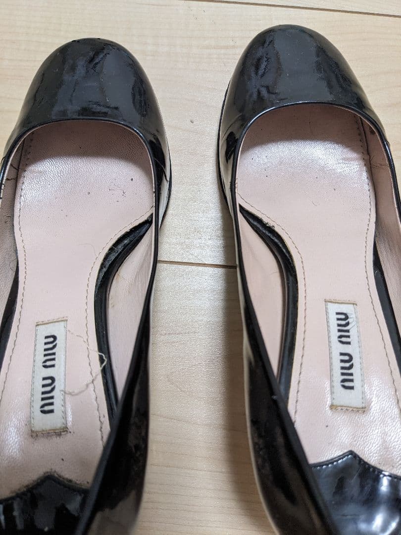 miu ブラックパンプス