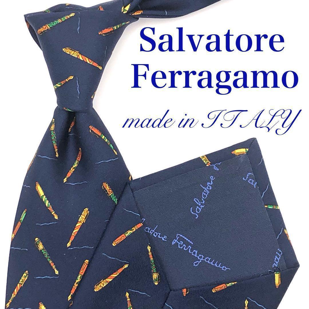 【極美品】Salvatore Ferragamo ペン 総柄 紺 ネイビー