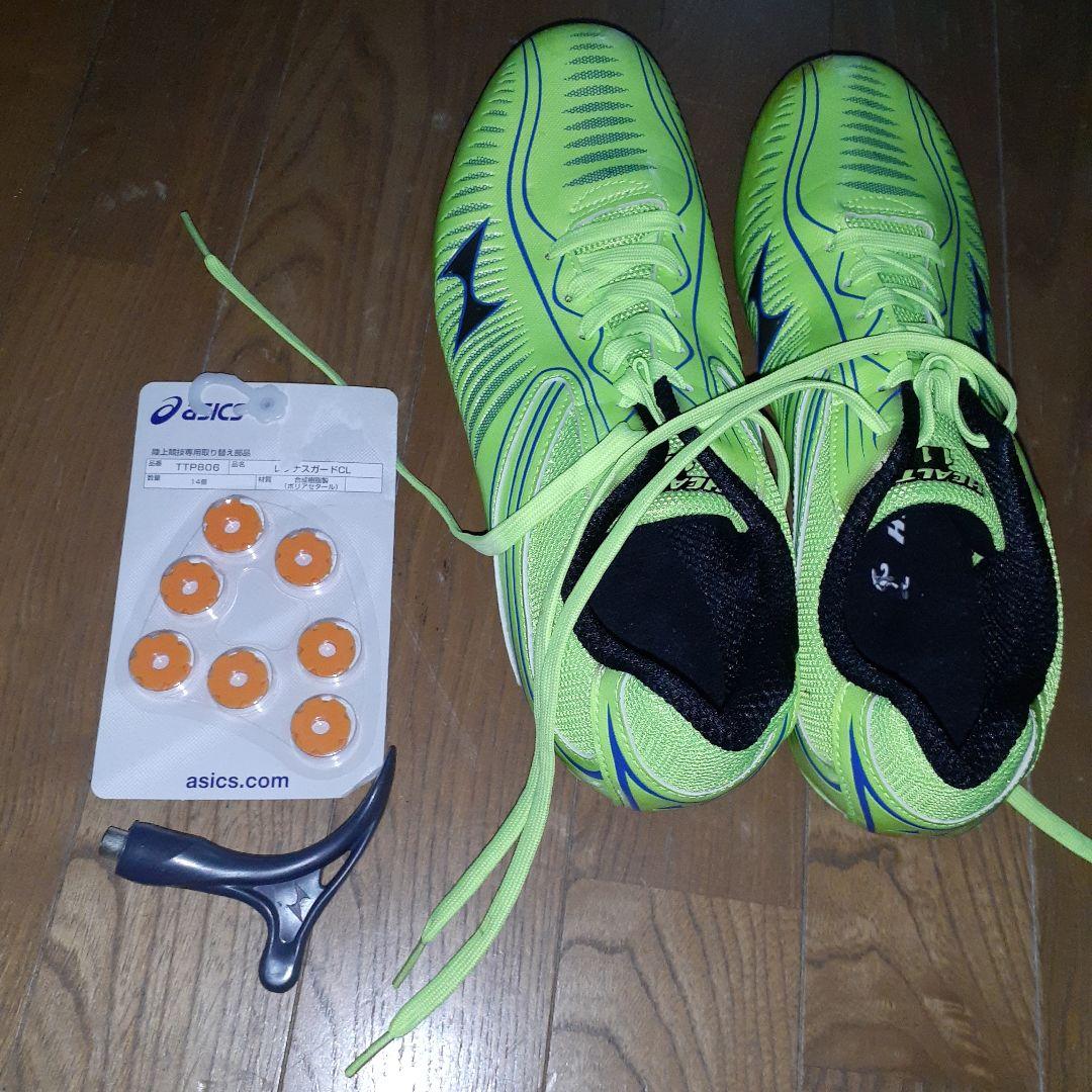 蛍光イエロー スパイクシューズ