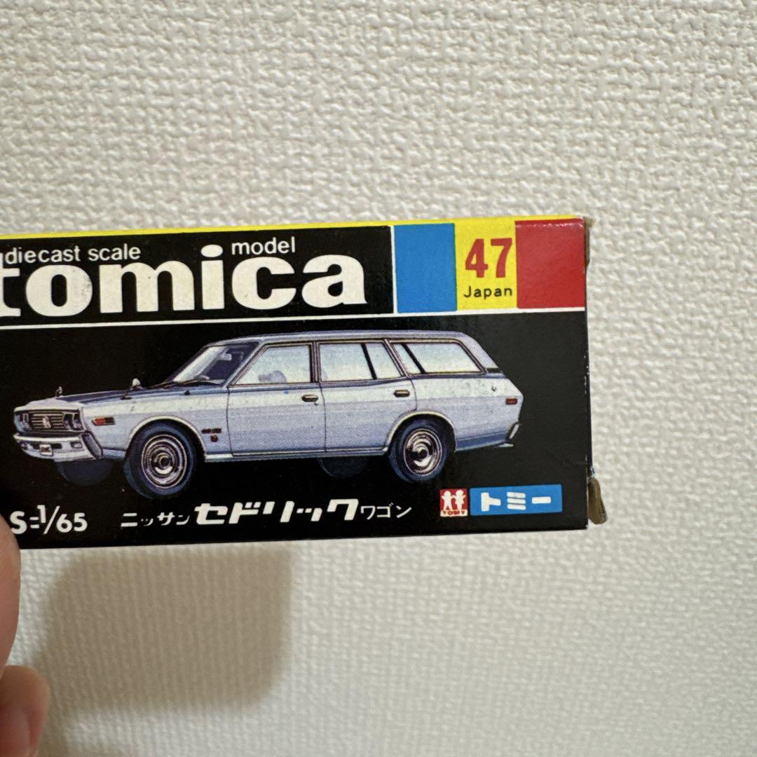 トミカ 47 白/紫 ミニカー 1/65 ニッサン　セドリック