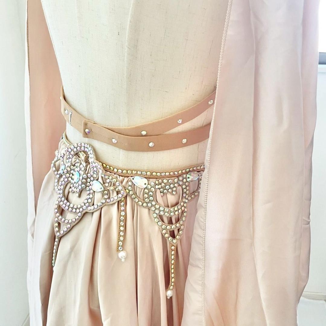 【新品未使用】M ベリーダンス セットアップ 衣装 ベージュ レッスン 華やか