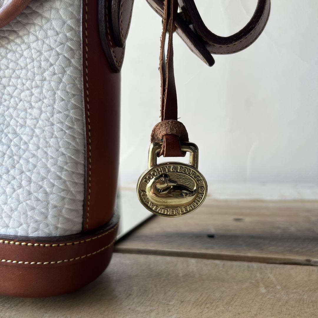 美品 DOONEY&BOURKE ドゥーニーアンドバーク 本革レザー