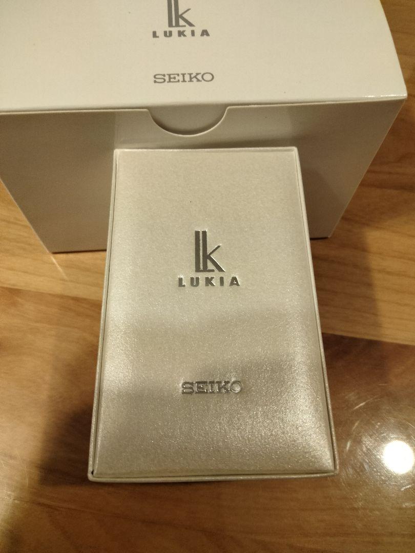 SEIKO LUKIA　Ｖ117 OAFO クォーツ腕時計 ピンクシルバー