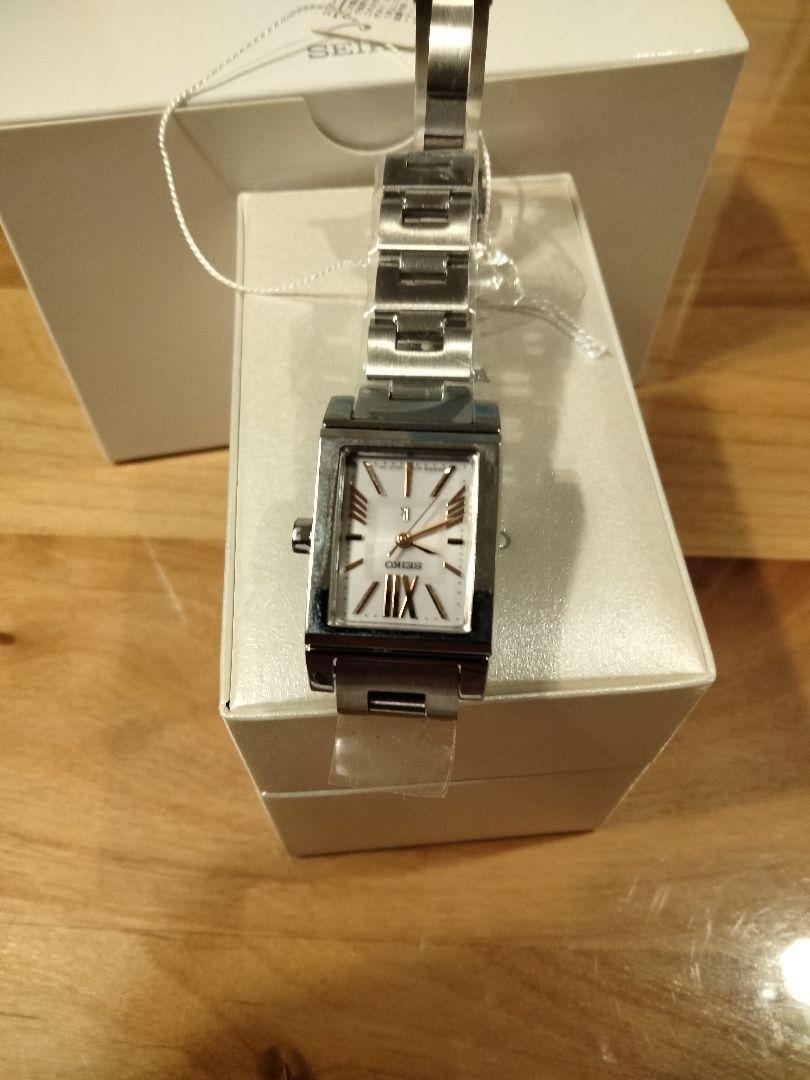 SEIKO LUKIA　Ｖ117 OAFO クォーツ腕時計 ピンクシルバー