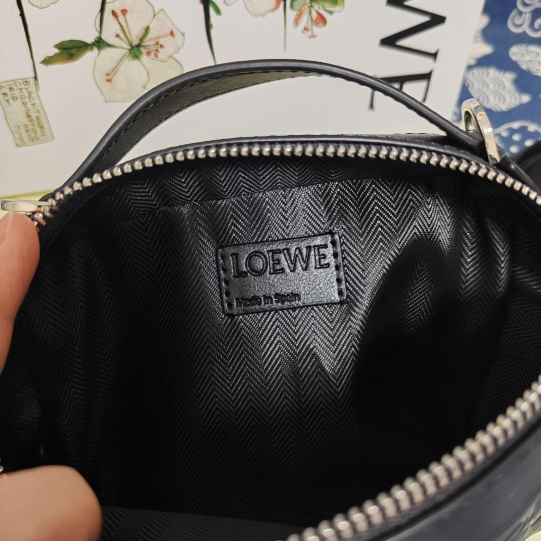 LOEWE ロエベ ショルダーバッグ メッセンジャーバッグ LOEWE ロエベ ショルダーバッグ メッセンジャーバッグ