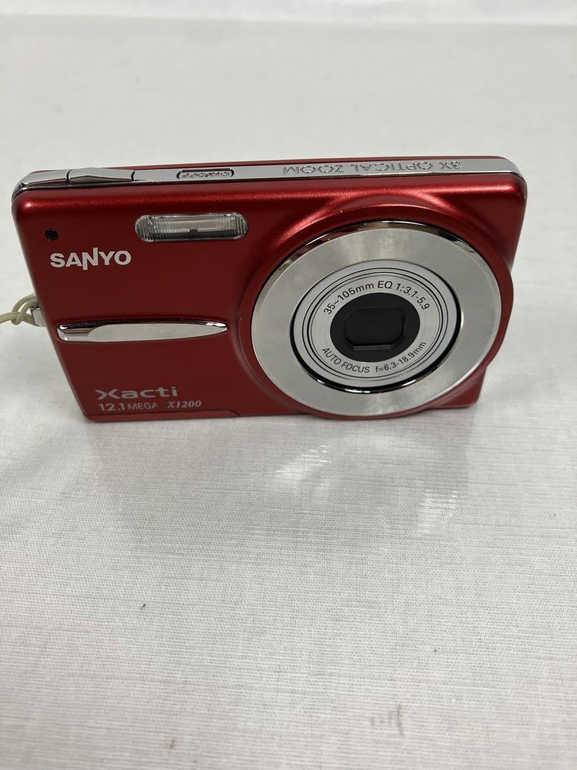SANYO Xacti DSC-X1200 レッド 充電器付き ⭐︎ SANYO Xacti DSC-X1200デジカメ 充電器付き - メルカリ