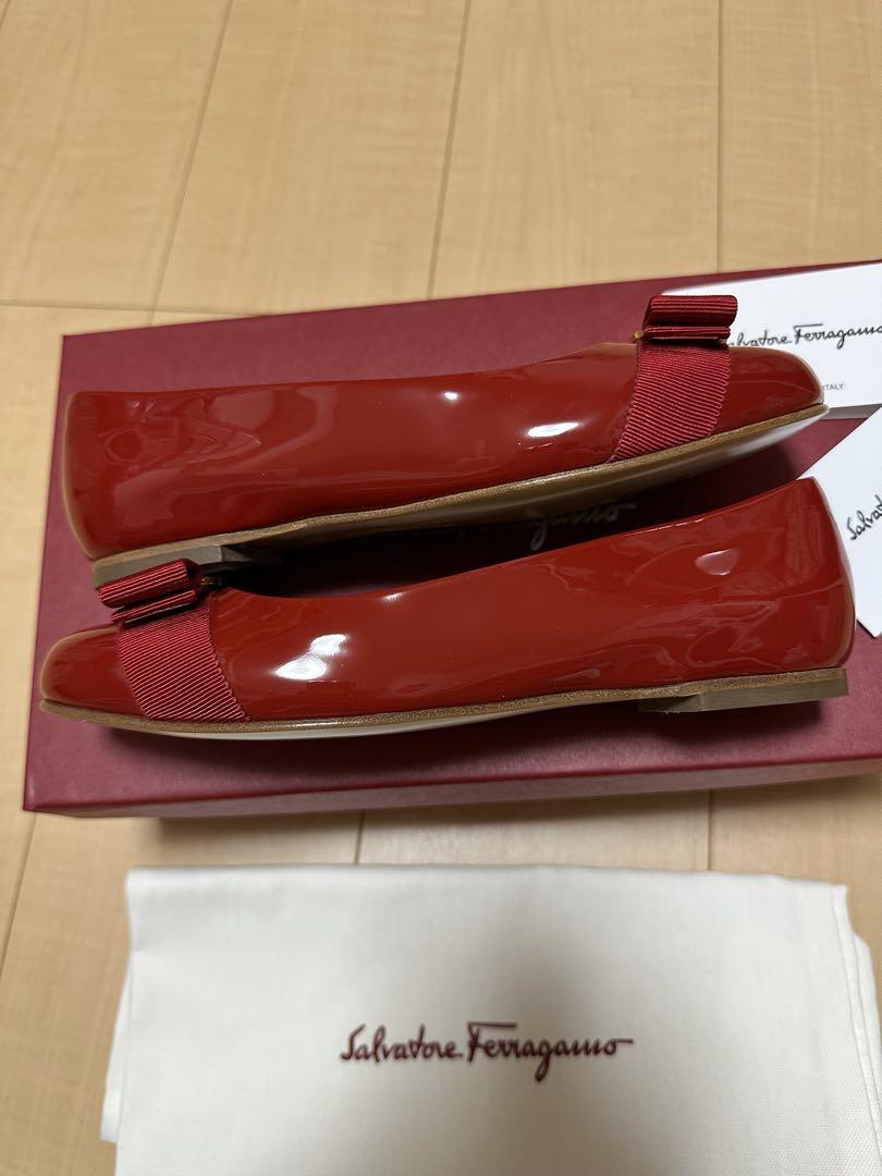 新品未使用　フェラガモ　ヴァリナバレリーナシューズサイズ5 22.5cmレッド赤