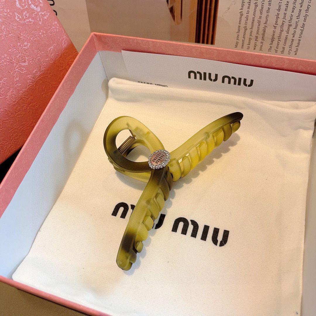 MIUMIUヘアピンです
