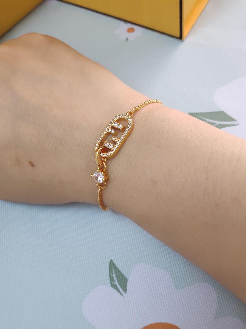 フェンディ/FENDI ブレスレット　O’LOCK　金色　大人気美品