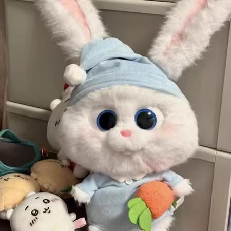 可愛いウサギのぬいぐるみ
