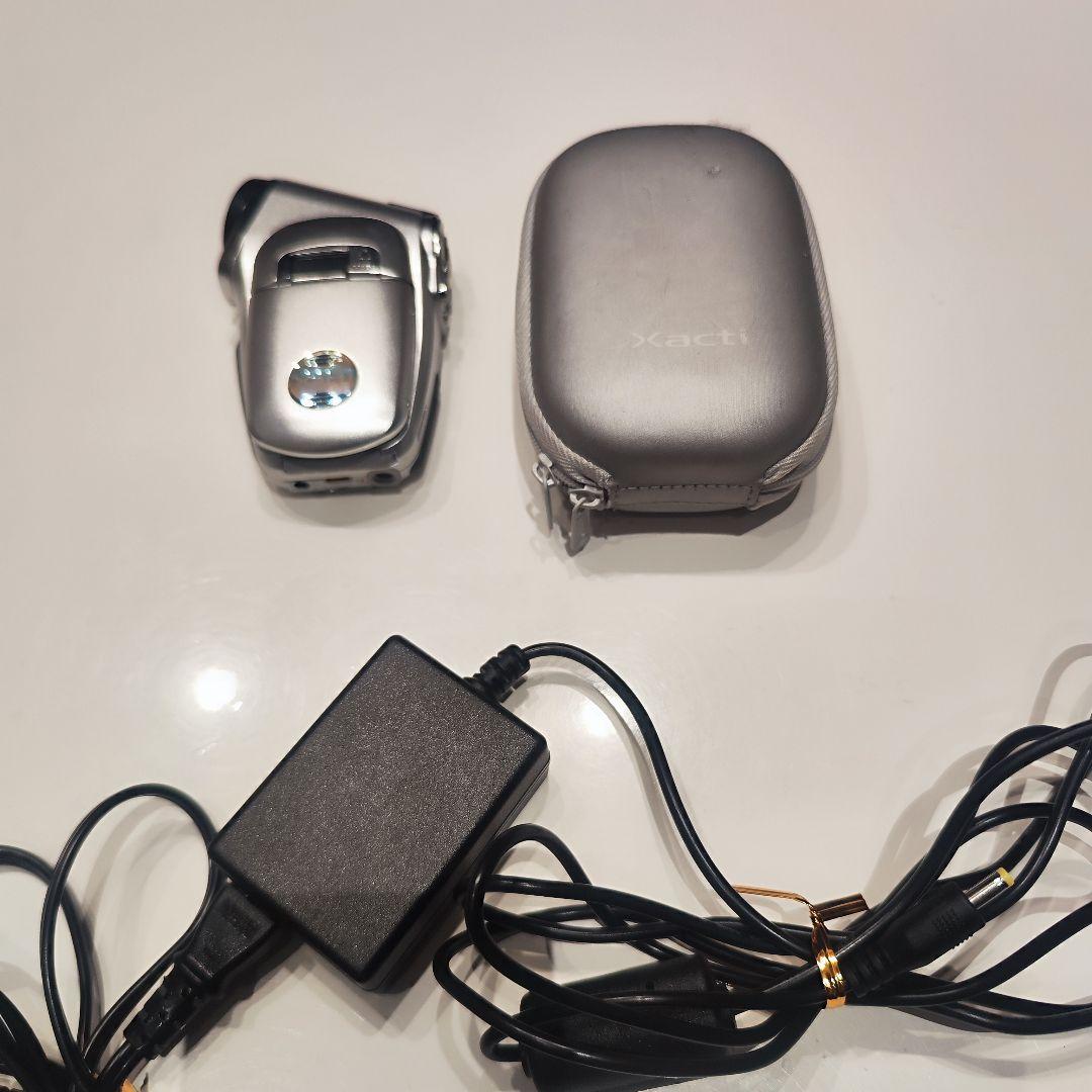 【美品】SANYOデジタルムービーカメラXacti DMX-C40 概要 デジタルムービーカメラ DMX-C40(S) | デジタルカメラ