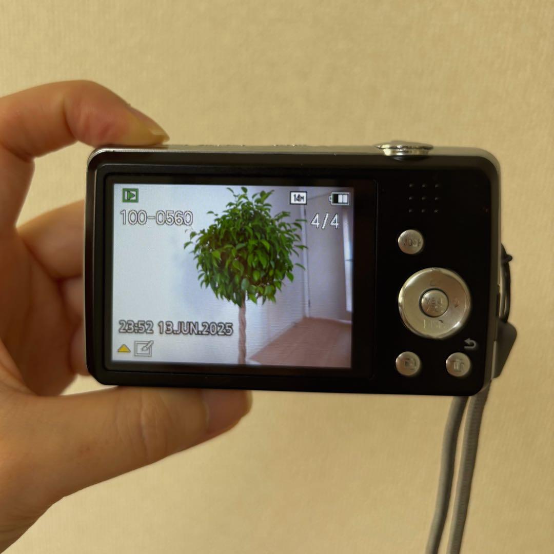 SDカード付き ✨ Panasonic LUMIX DMC-FH6 黒　デジカメ