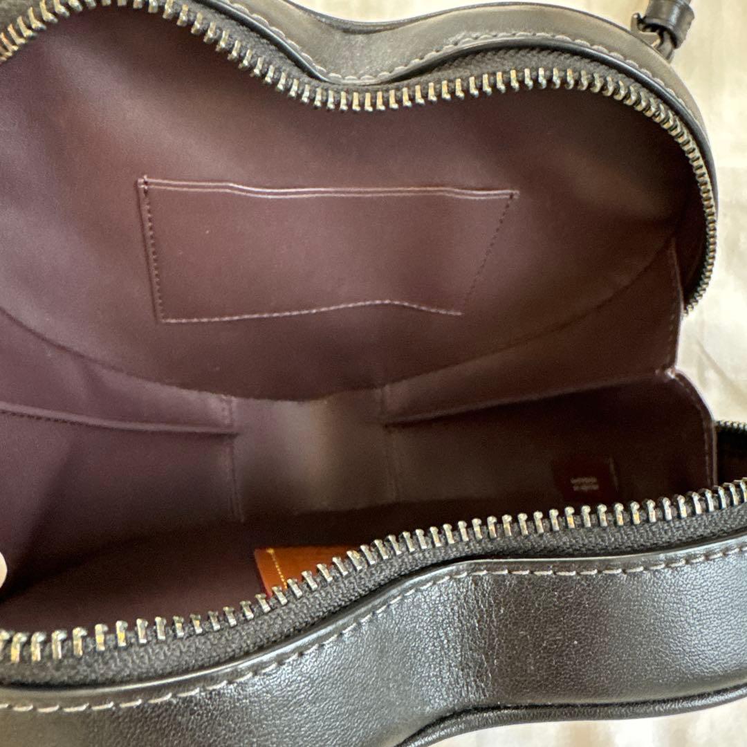 ハート型 ブラックレザー ショルダーバッグ　COACH コーチ