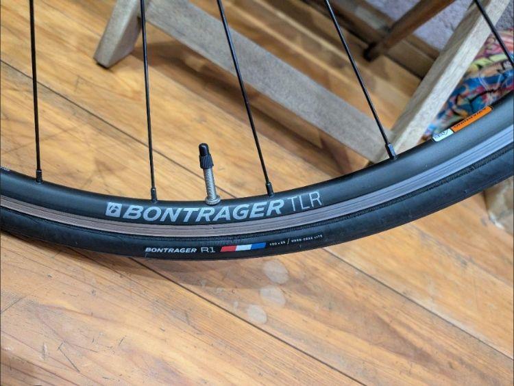 TTREK DOMANE AL 2 BLK/SMK 2023年モデル