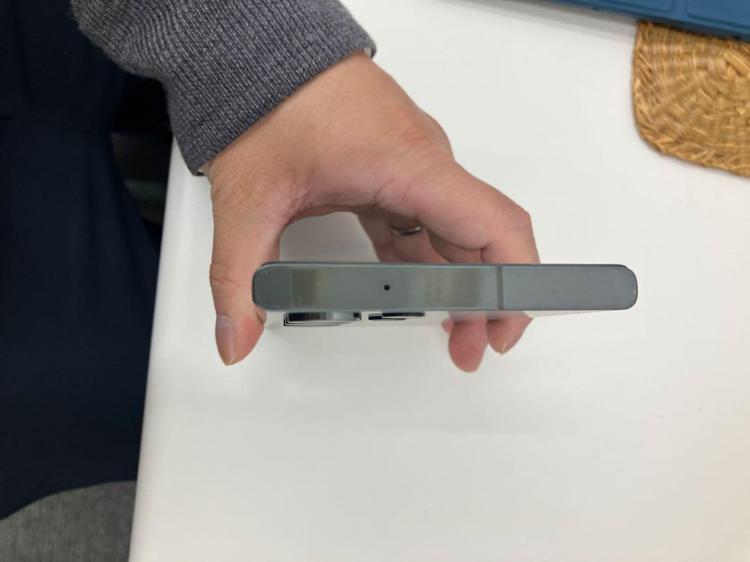 Samsung Galaxy S23 Ultra 本体、タッチペンのみ