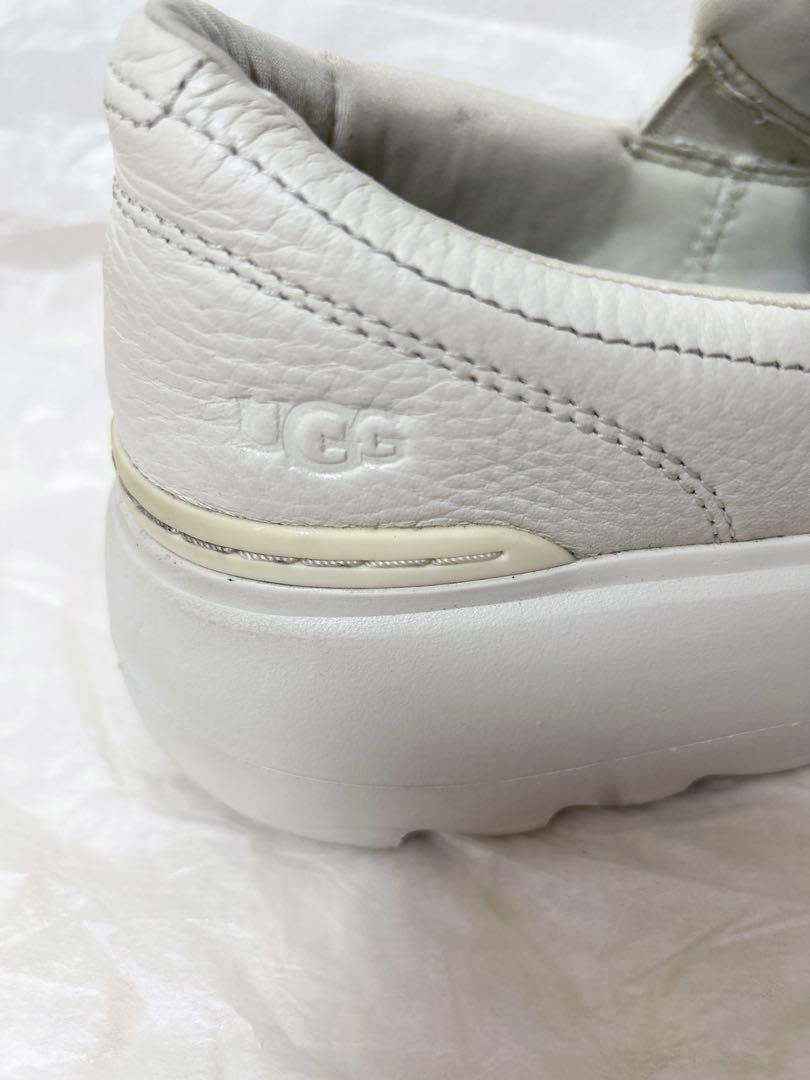 ugg ホワイトレザー　スリッポン UGG ホワイトレザー スリッポンスニーカー - メルカリ