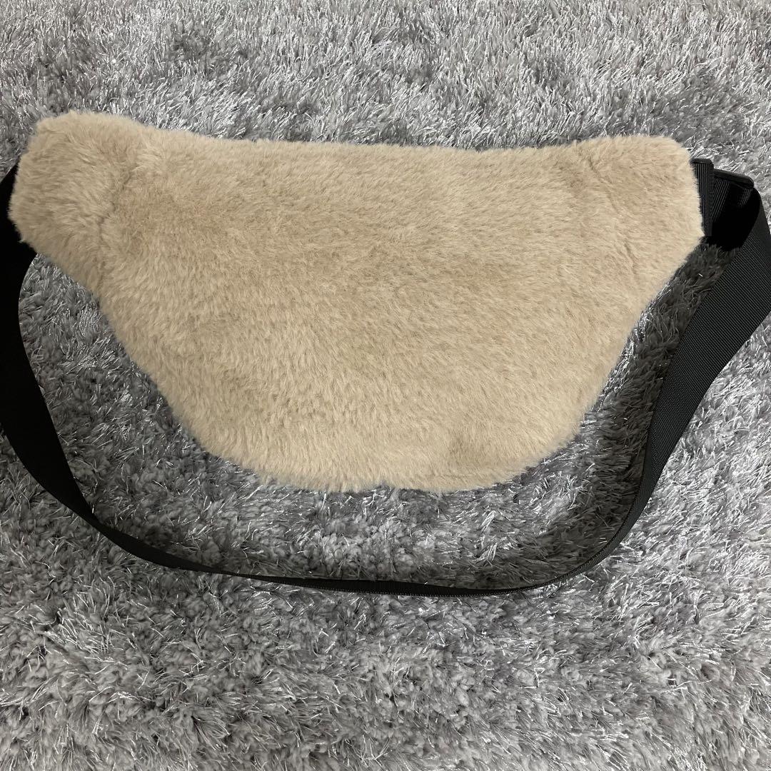 【美品】MARY QUANT　ファー デイジーライン ボディバッグ
