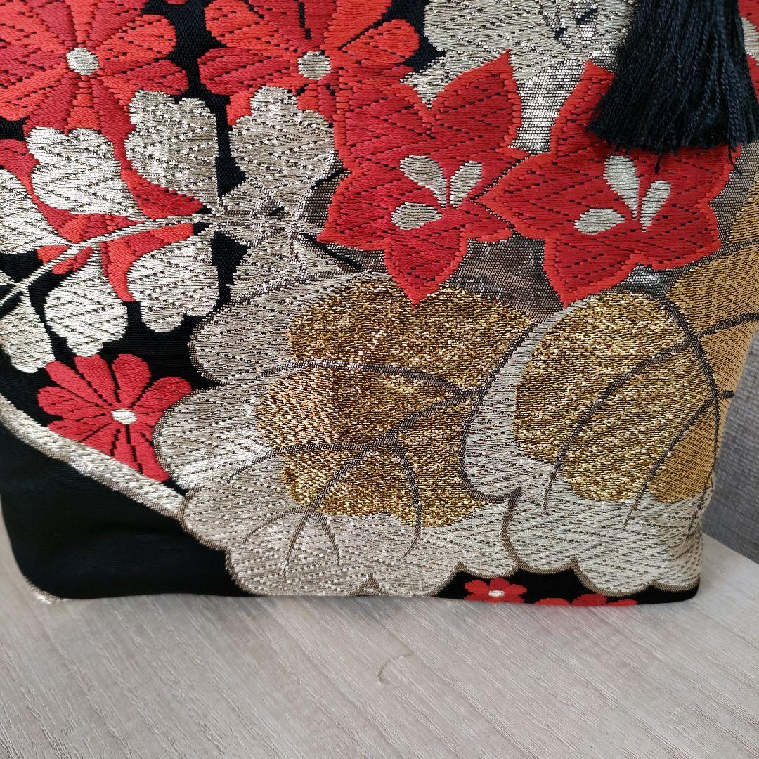 帯リメイクバッグ アンティーク 黒色地 キリ キクのお花刺繍