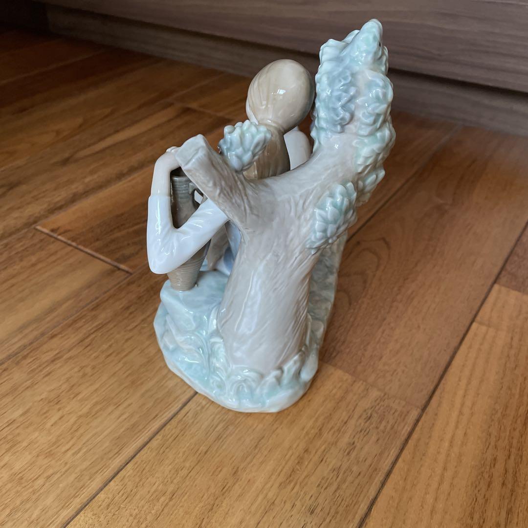 リヤドロ　少女と鴨の陶器置物