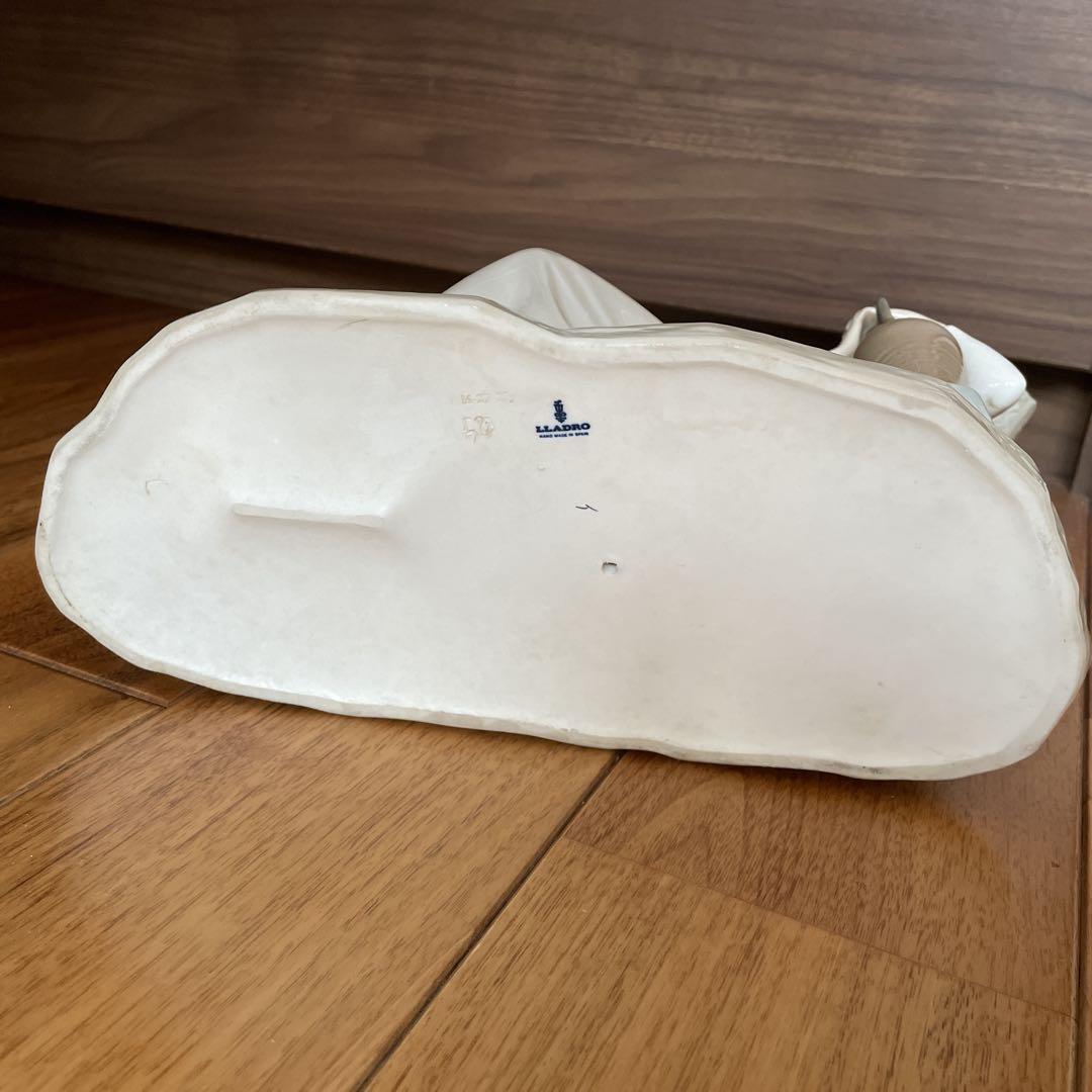 リヤドロ　少女と鴨の陶器置物
