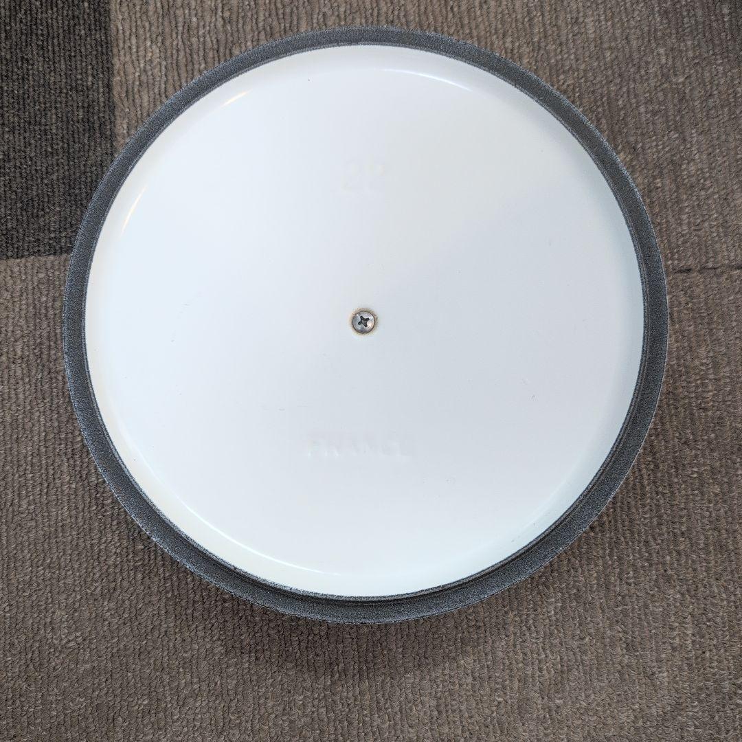 LE CREUSET 22センチ鍋 人気カラーホワイト
