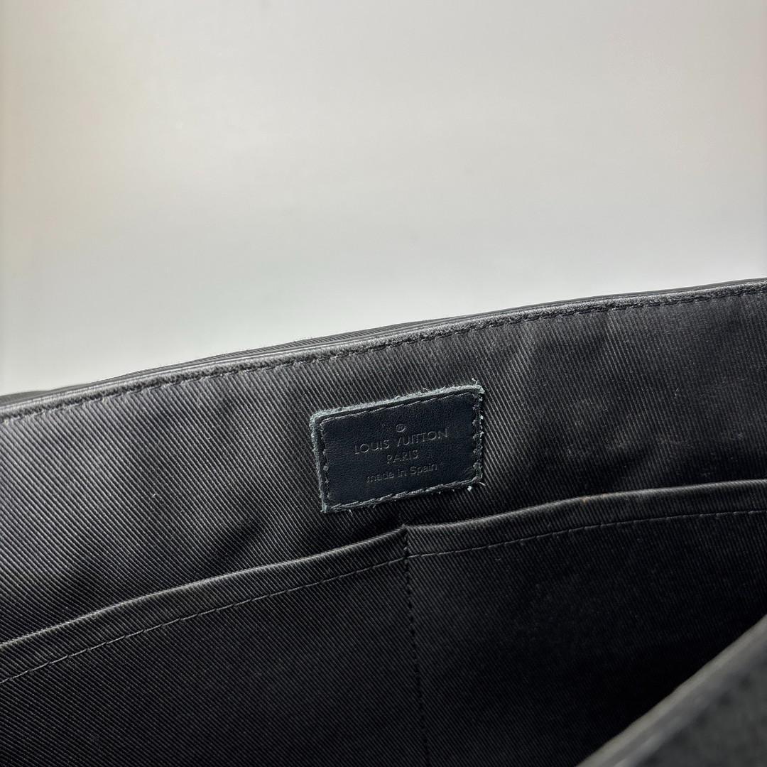 極美品 ルイヴィトン アエログラム テイクオフ メッセンジャー ショルダーバッグ 極美品 ルイヴィトン アエログラム テイクオフ メッセンジャー ショルダーバッグ