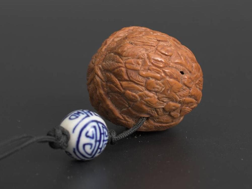 【文】　★ 文房 満工彫羅漢紋核桃風鎮 ★　清代　人物 樹葉 彫刻文様　清供珍玩