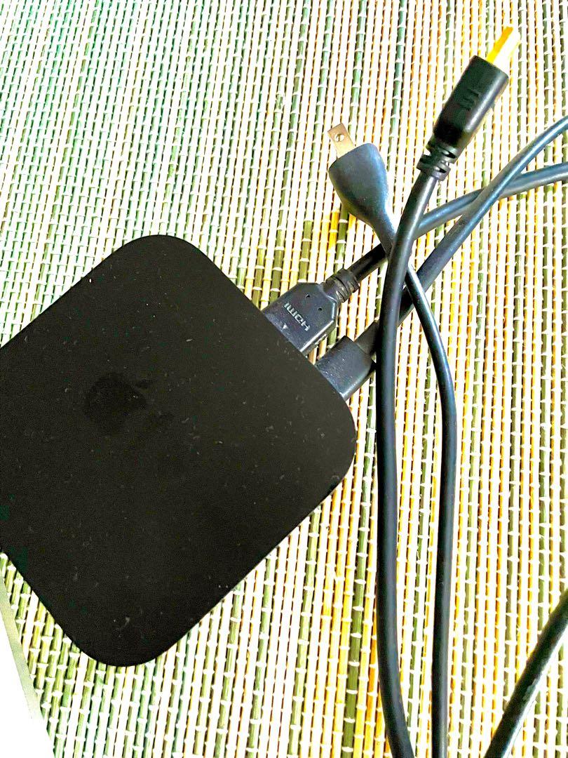 Apple TV 本体 + リモコン