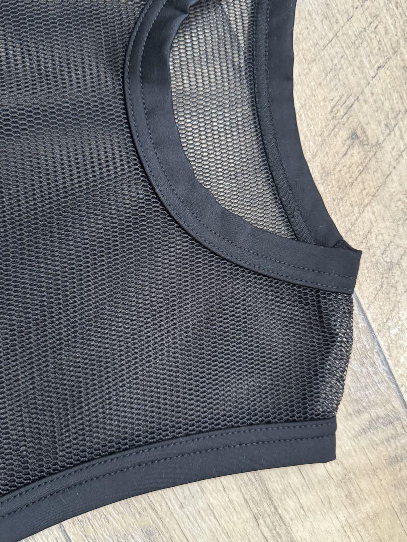 HYKE ハイク MESH SLEEVELESS CROPPED TOP