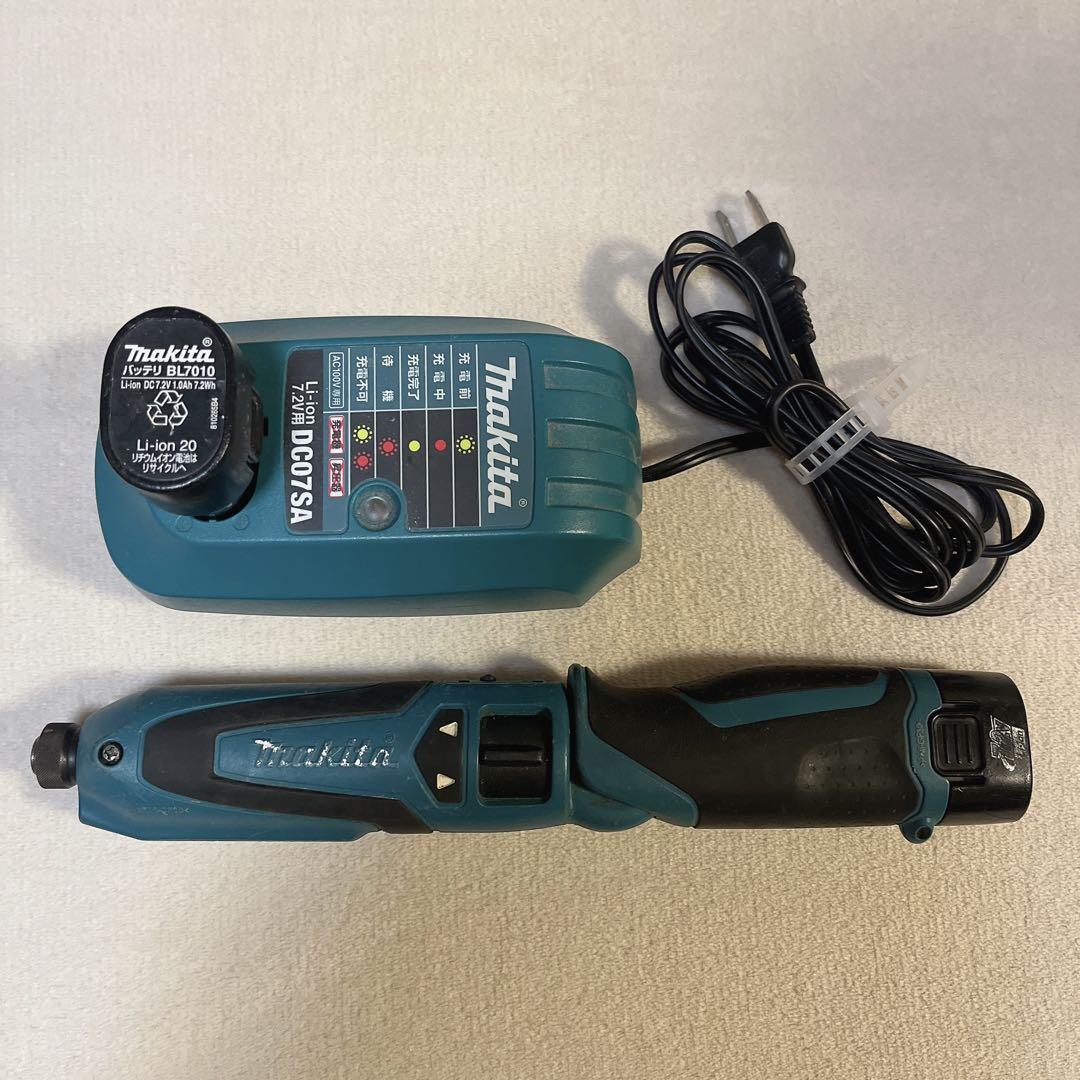 makita 充電式ペンインパクトドライバ モデルTD021D 充電器付き