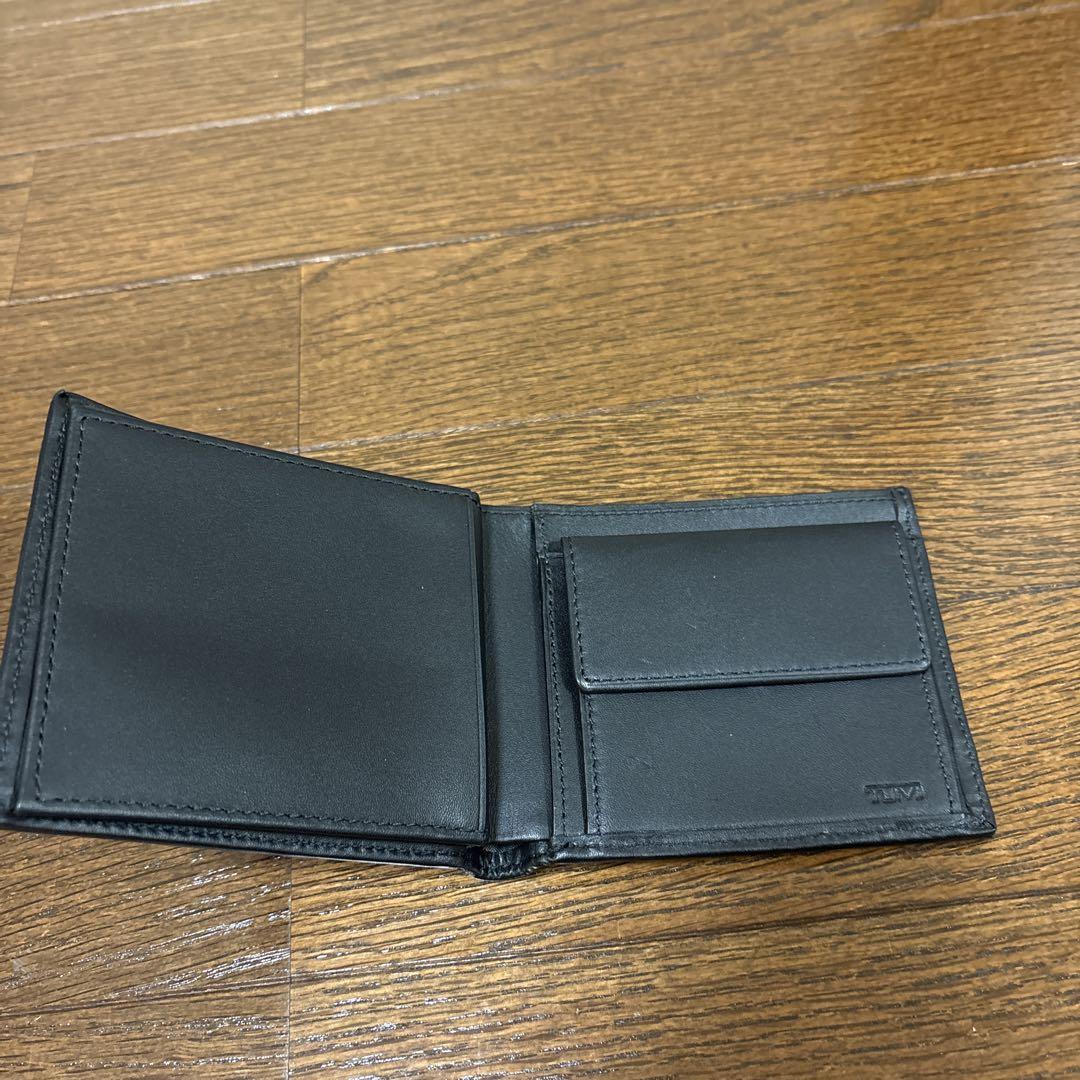 【新品、未使用】TUMI 二つ折り財布 黒　トゥミ