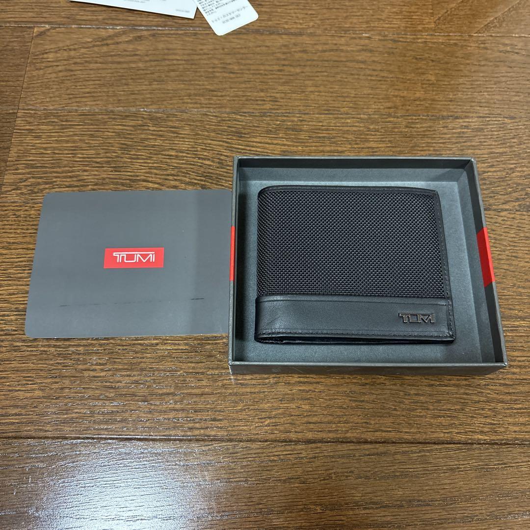 【新品、未使用】TUMI 二つ折り財布 黒　トゥミ