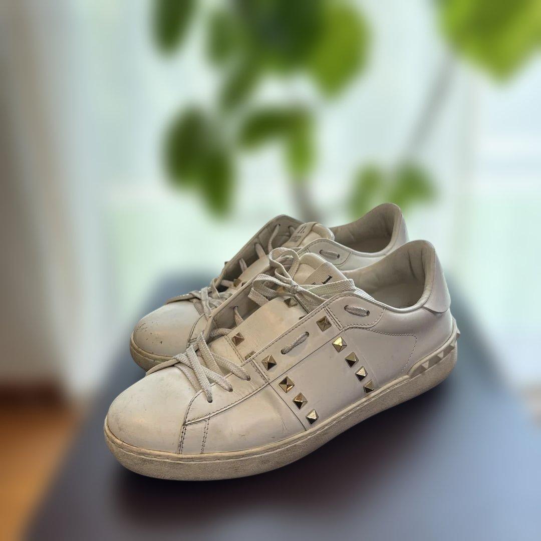 スタッズ付きホワイトスニーカー 11