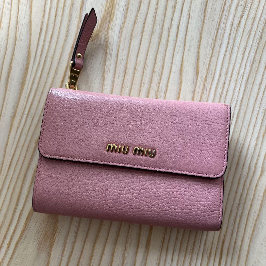 もこ【販売5/25まで】 美品 miu miu ピンク 三つ折り財布