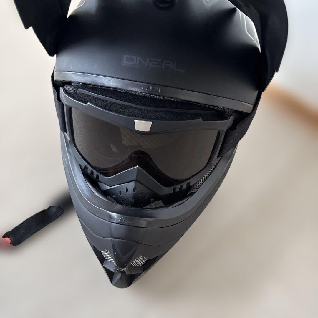 ONEAL ブラック フルフェイスヘルメット　3series ゴーグルセット Amazon.com: O'Neal 3SRS Helmet Adult Solid Black/Grey XX-Large
