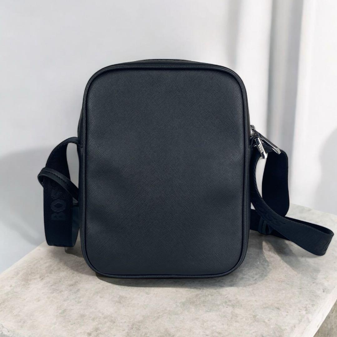 【美品】HUGO BOSS / 2024新作 / ミニショルダー エンボス素材 画像4