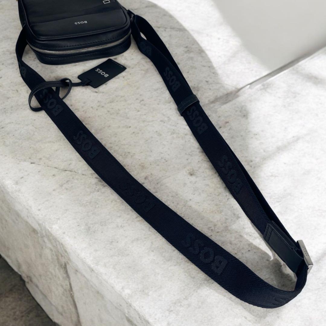 【美品】HUGO BOSS / 2024新作 / ミニショルダー エンボス素材 画像8