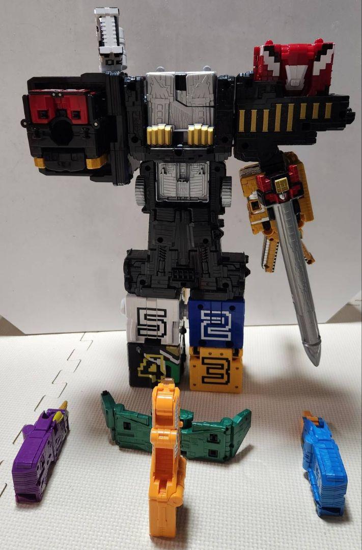 ジュウオウジャー　バンダイ　キューブ　キング　ワイルド　戦隊ヒーロー　ロボット