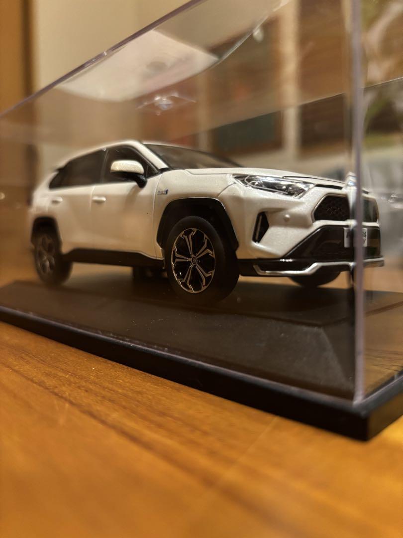 トヨタ RAV4 PHV ダイキャスト製　1/30サイズ　非売品