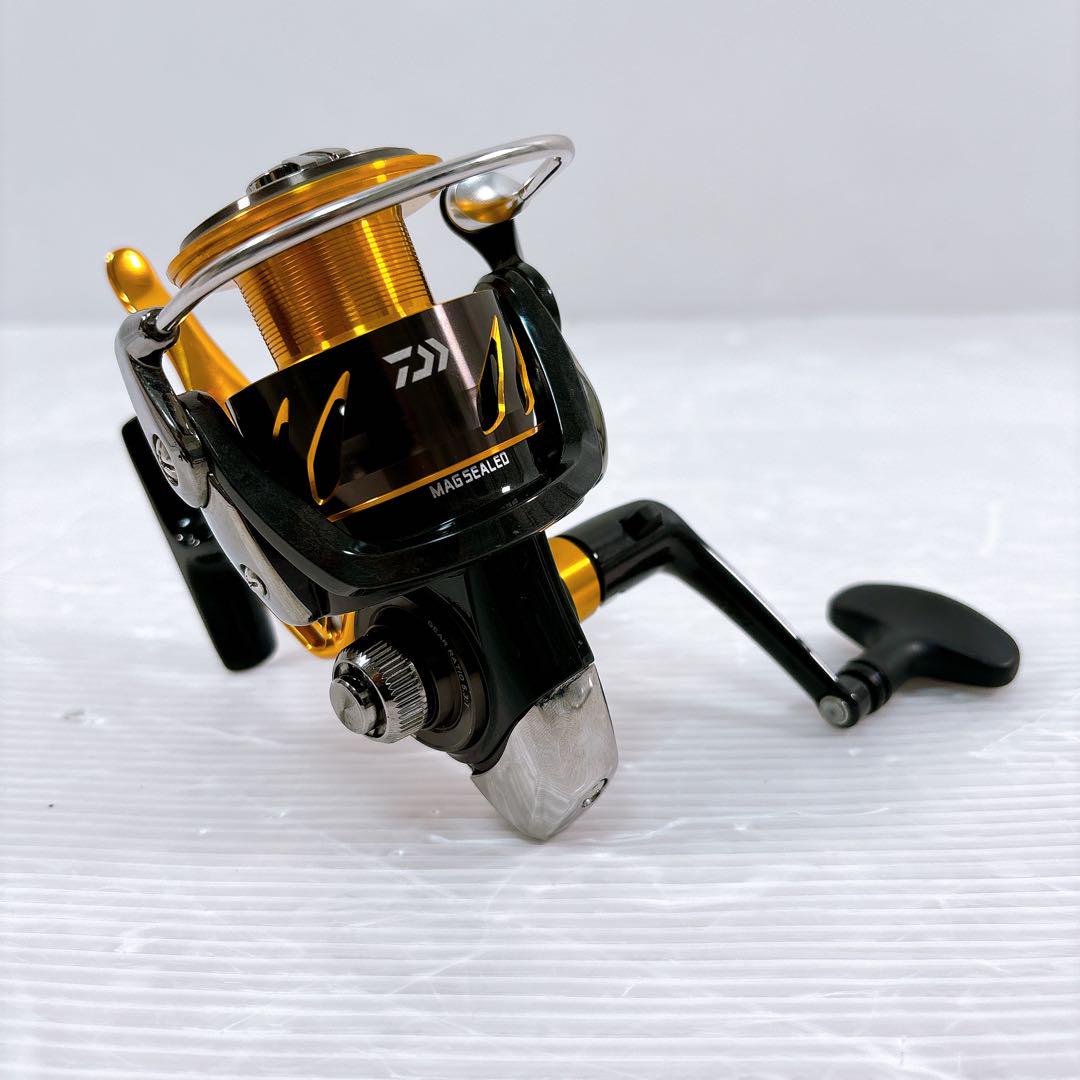 【ほぼ新品】DAIWA 19LAXUS ラグザス 3000LBD スピニング