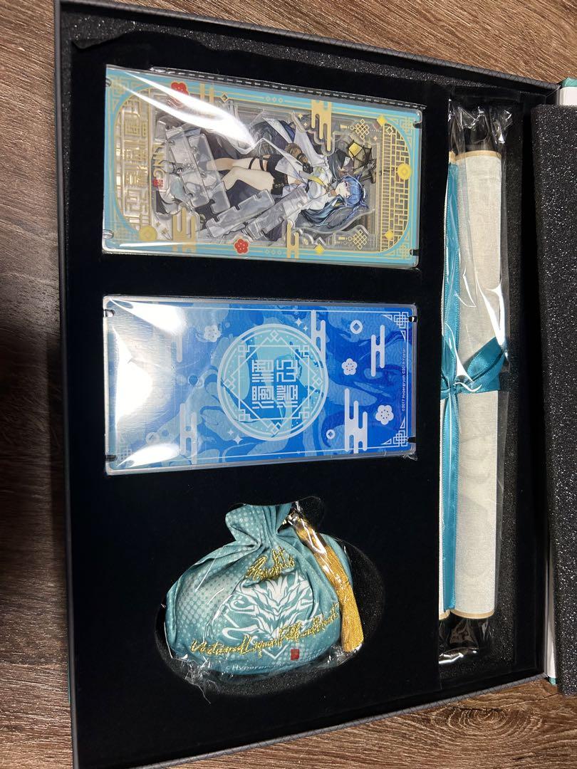 Arknights アークナイツ 2.5周年記念LIMITED BOX 将進酒 - メルカリ Arknights アークナイツ 2.5周年記念LIMITED BOX 将進酒 - メルカリ