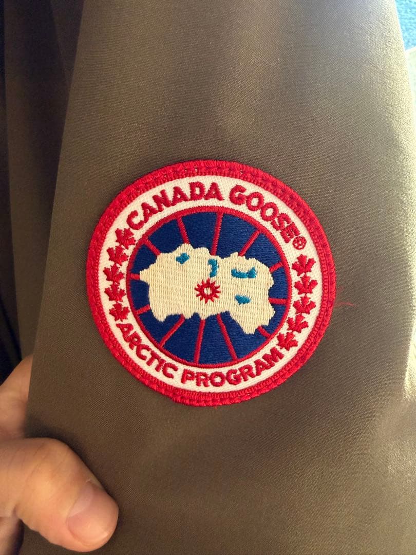 カナダグース BROOKFIELD 2300JM ミリタリーグリーン Mサイズ カナダグース BROOKFIELD 2300JM ミリタリーグリーン Mサイズ