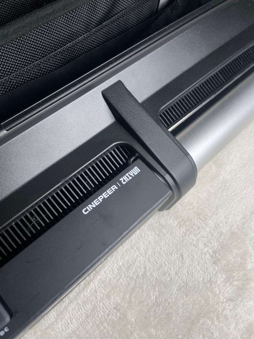デジタルカメラ ZHIYUN CINEPEER C100 RGB Light